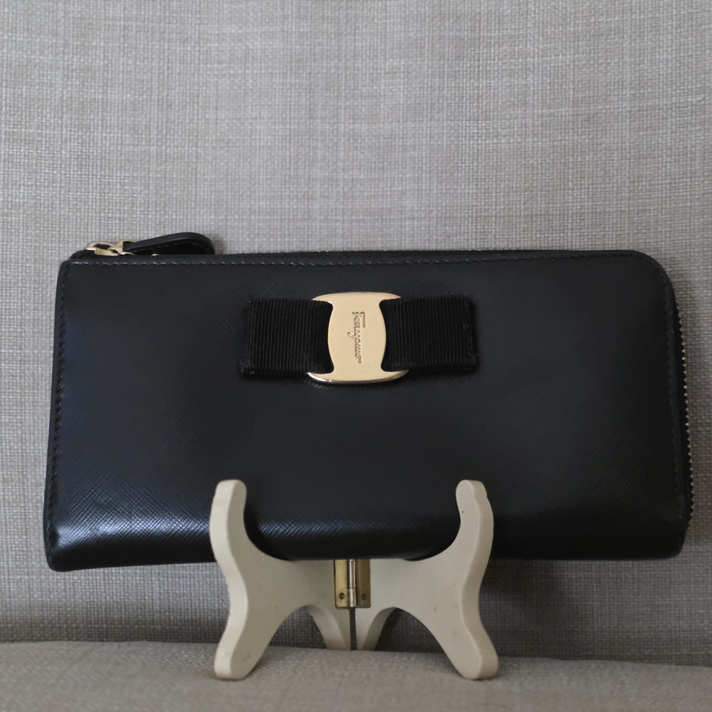 Salvatore Farragamo Black Leather Zip Around Wallet🔥